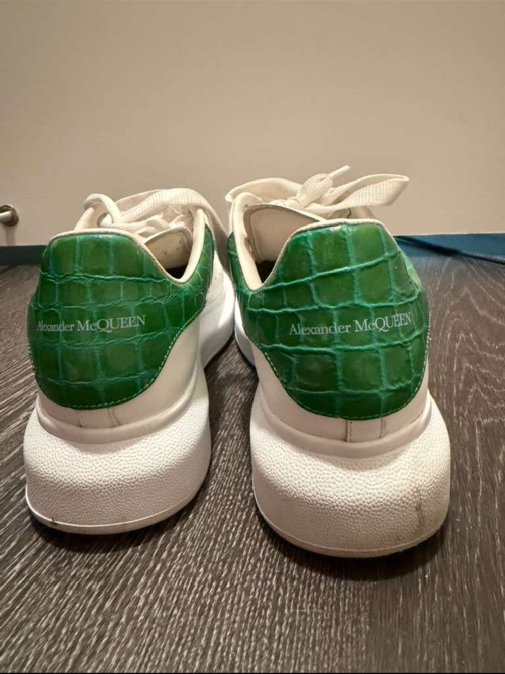 ALEXANDER MCQUEEN White Platform Sneakers with Green Croc Heel Tab - Picture 3 of 5